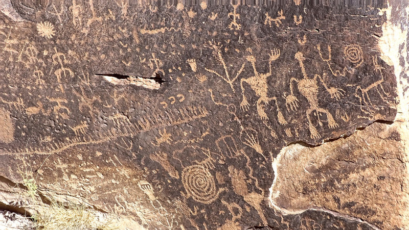 Newspaper Rock Petrified Forest  HDR 3 DSC00574.jpg