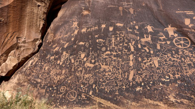 Newspaper Rock Canyonlands   HDR DSC04492.jpg
