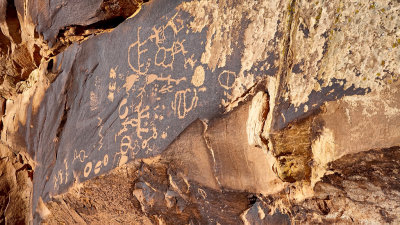 Newspaper Rock Canyonlands HDR DSC04511.jpg