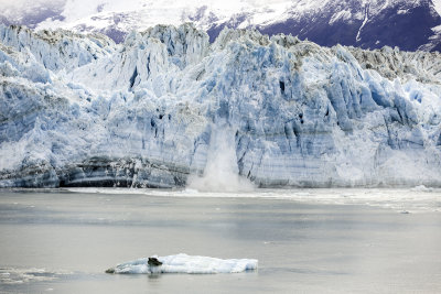 Third calving sequence at Hubbard Glacier