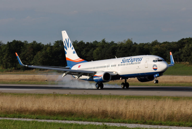 70257_B737_SunExpress_BSL13