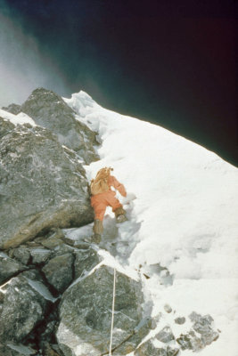 Climbing to the Everest summit