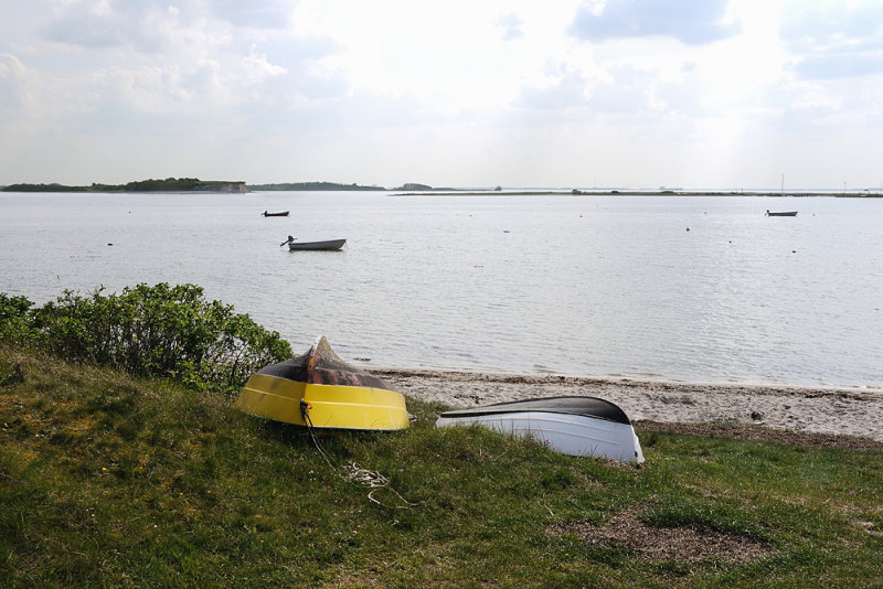 Boat by the shore / Både ved kysten