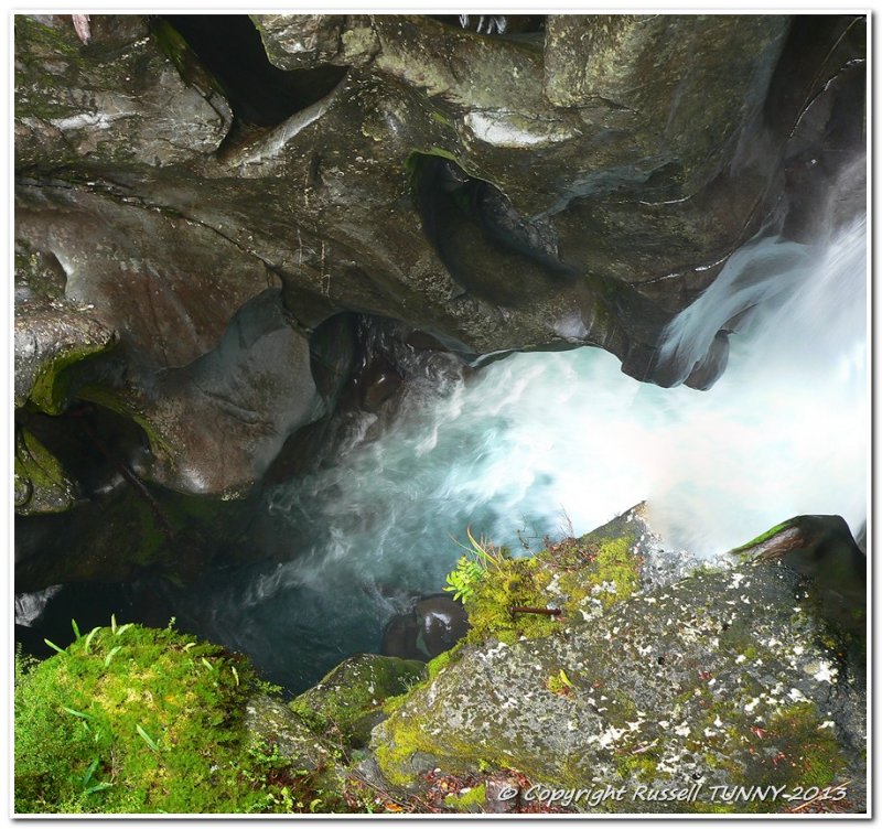 Chasm Milford Sound 