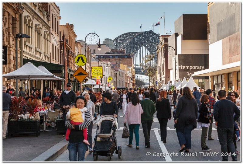 Crowds in George St