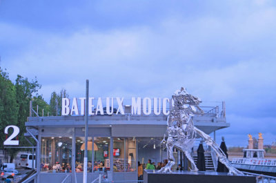 Bateaux Mouches station