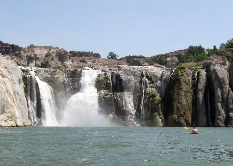 Tom Huson in front of Idahos Shoshone Falls