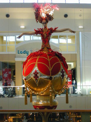A giant ornament at the Las Vegas Mall