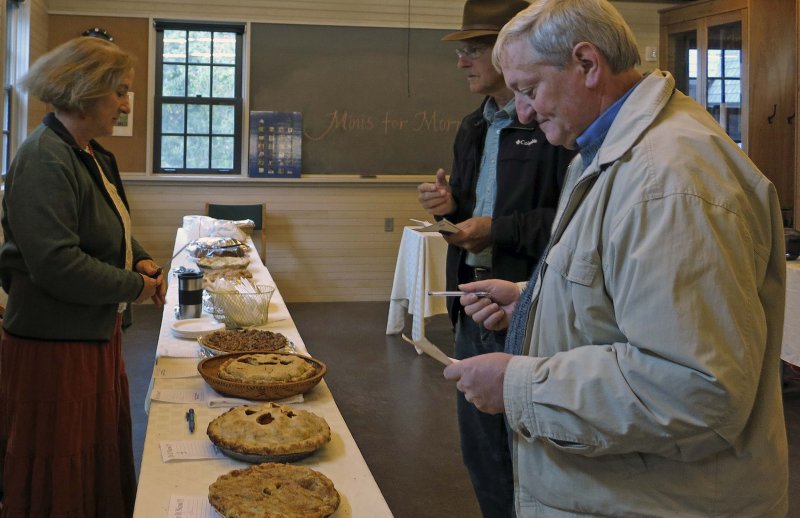 Judging Apple Pies