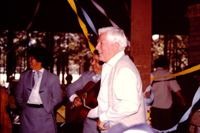 Uncs_80th_party_1985-12.JPG
