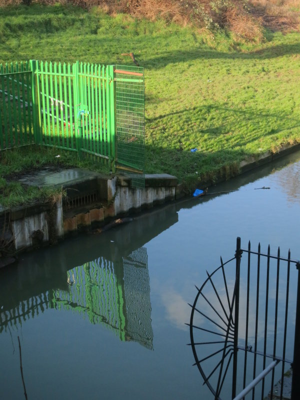 Fences , shadows  and  reflections