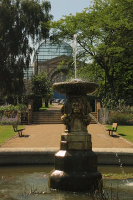 The  lion  fountain, with  the  Glasshouse  behind.