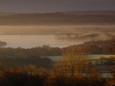 Early  mist  on  Bough  Beech  Reservoir .