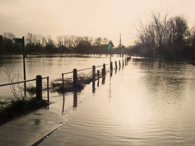 The  submerged  road  across  The  Lees  to  Yalding.
