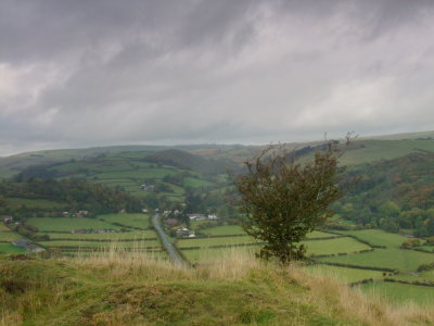 Knucklas  Castle  ruins , looking  north  to  Lloiney