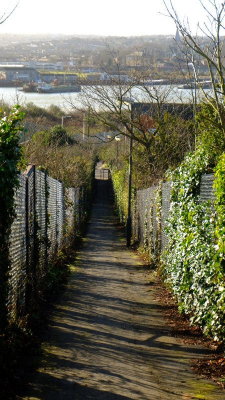 The  path  from  Frindsbury  to  Canal  Road.