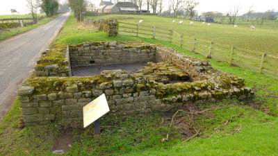 Hadrian's  Wall : Leahill  Turret  51b, looking  west.