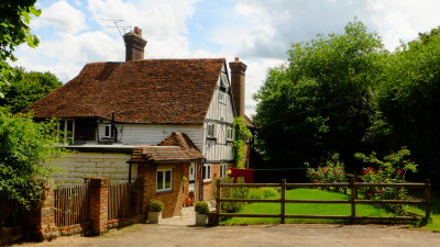 A  very  pretty  cottage .