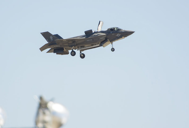 Air Show F35-A Hovering 6951