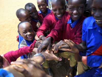Students at the Elangata Primary School in Elangata Enterit (happy to touch the photographer).