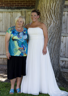 Linda (aka moi, wicked step mother,lol) with bride Michelle