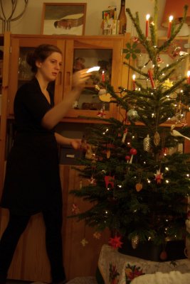 Jetta lights the candles