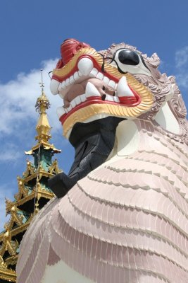 Pyay, Chinthe (guardian lion) @ Shwesandaw Pagoda