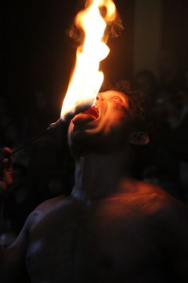 Kandy, fire eating