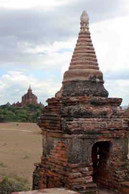 Bagan, view at Htilominlo temple