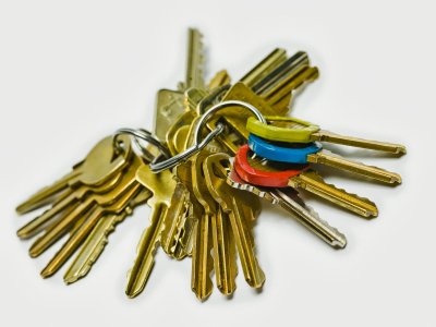 Keys on Key Ring 84473046.jpg