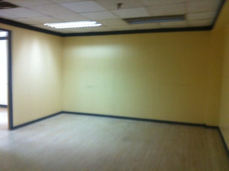80Sq.m. Office Space for Lease in Legaspi Vill