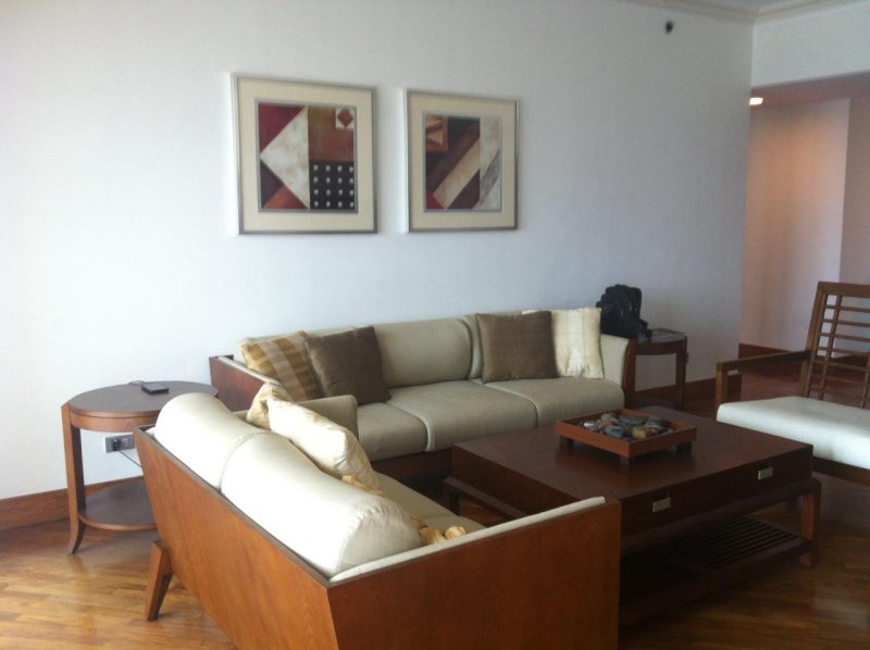 2BR for Sale in Amorsolo Rockwell