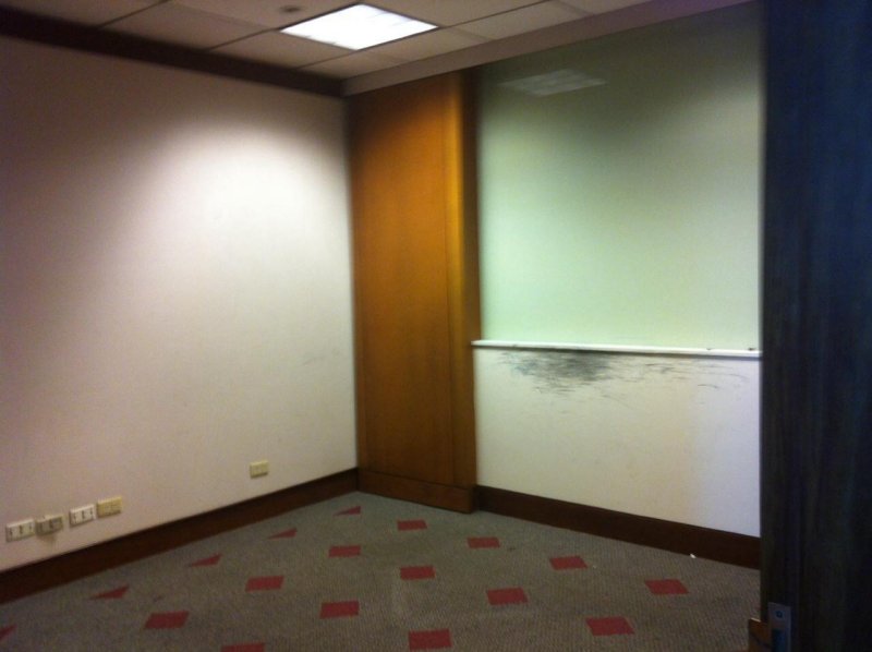 Office Space for Lease along Ayala 96.6Sq.m.-tenanted