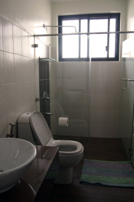 bathroom2.jpg