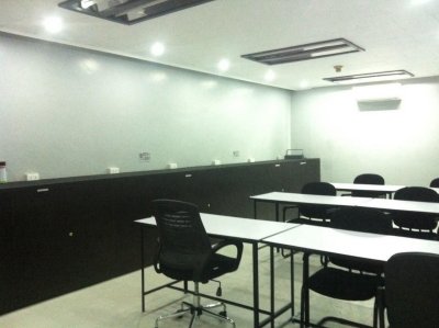 94Sq.m. Office Space for Lease in Legaspi Village--tenanted