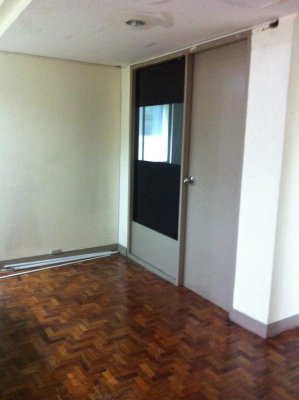 **124Sq.m. Office Space along Legaspi Vill