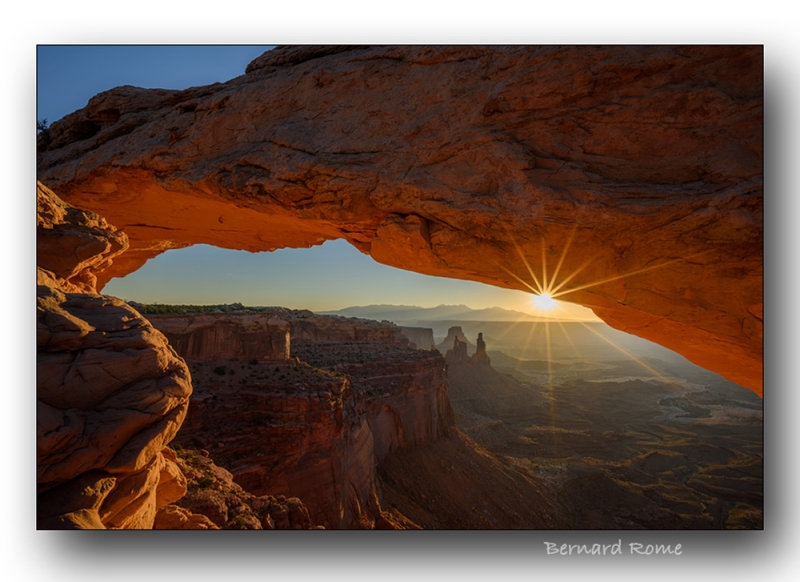 Mesa arch at sunrise (Utah) - Mesa arch au lever du soleil