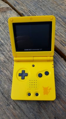 Gameboy Advance SP - Pikachu edition