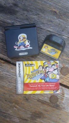 Nintendo Gameboy Advance SP and Warioware Twisted