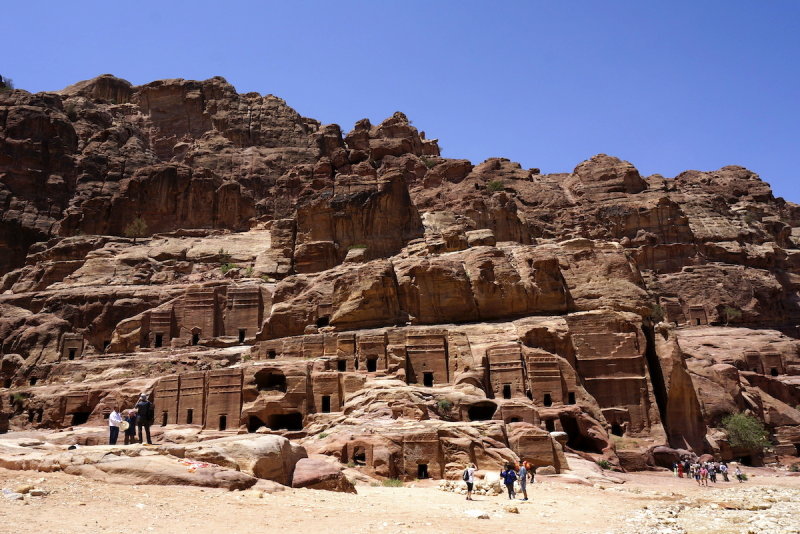 other areas are crowded with smaller tomb cavities