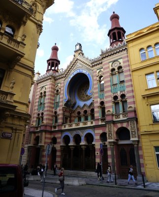 as evening approaches, we head past the Moorish Revival Jubilee synagogue