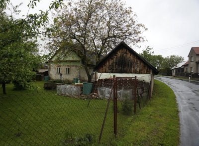 then we begin our search for houses and land where Jays family once lived in Bohemia; heres Skrchov...
