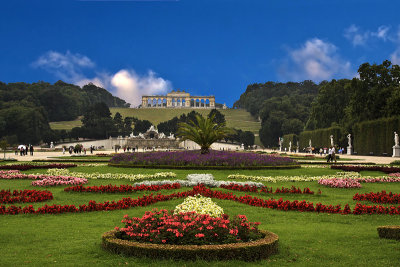 Gardens : Schoenbrunn Palace 