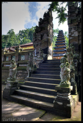 Enterance to inner courtyard