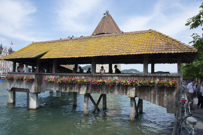 Le pont couvert Kapellbrcle,construit au 14-ime sicle. Il est le symbole de Lucerne.