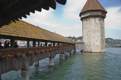 Le pont couvert Kapellbrcle et la tour octogonale Wasserturm.