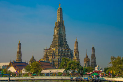 Wat Arun, le prang (tour centrale) reprsente l'univers-0444.jpg