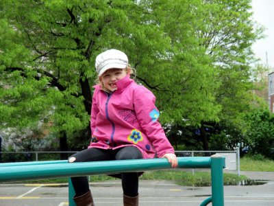 27 Violet on the jungle gym 03.jpg