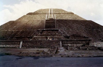 02 Pyramid of the Sun, San Juan Teotihuacan - June 02.jpg