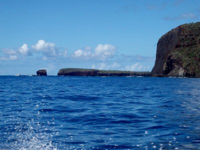 25 Heading for Pu'u Pehe (Sweetheart Rock) 03.jpg